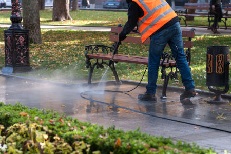 Soft Washing vs. Pressure Washing: What’s the Difference?