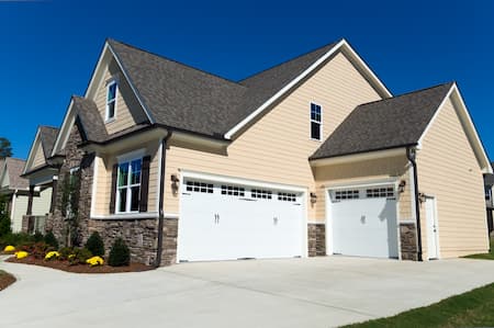 Why Pressure Washing Your Driveway Should Be on Your To-Do List Thumbnail