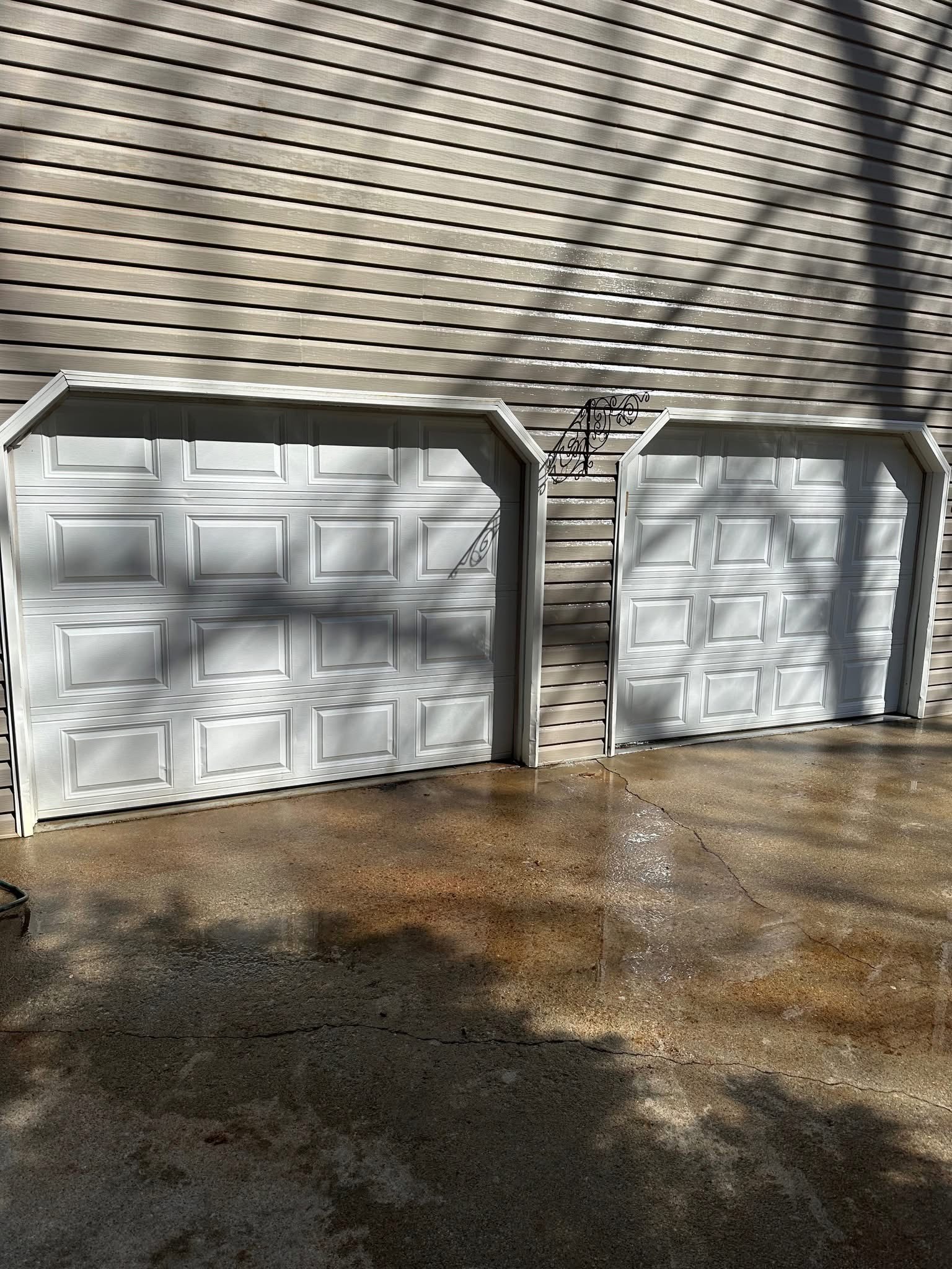 Rust Removal Off Garage Doors in Dallas, GA Thumbnail